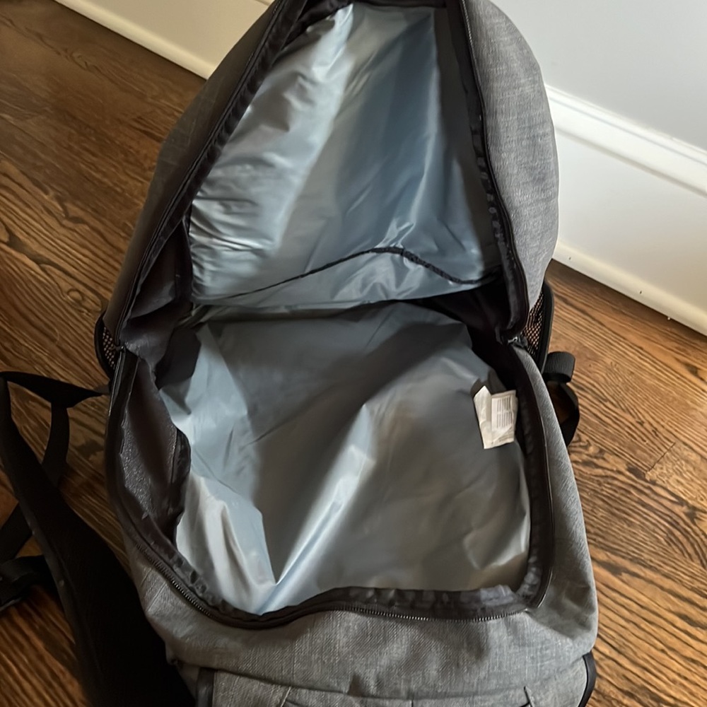 Dakine Backpack - Picture 5 of 7
